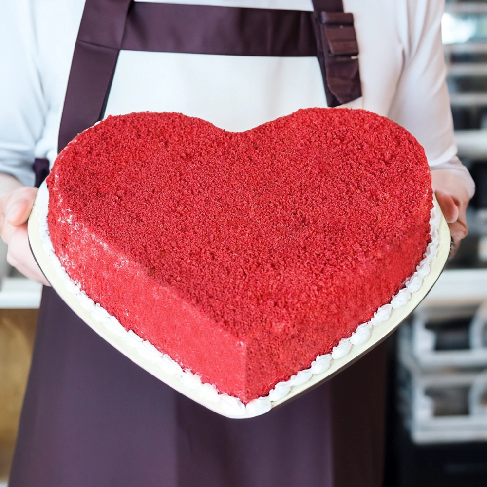 1 kg heart shape red velvet cake