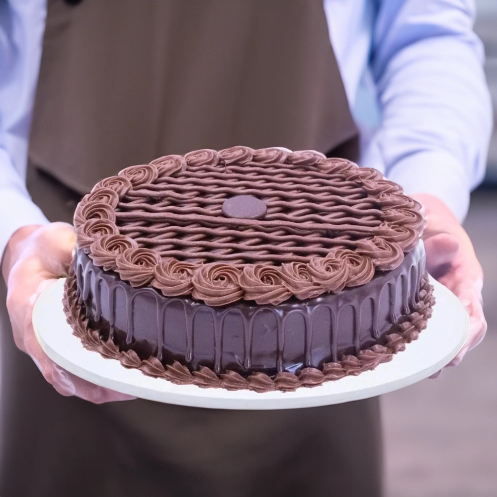 1 Kg cake with triple chocolate sponge